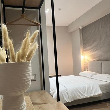 Enzo Rooms & Apartment Blloku 티라나 외부 사진