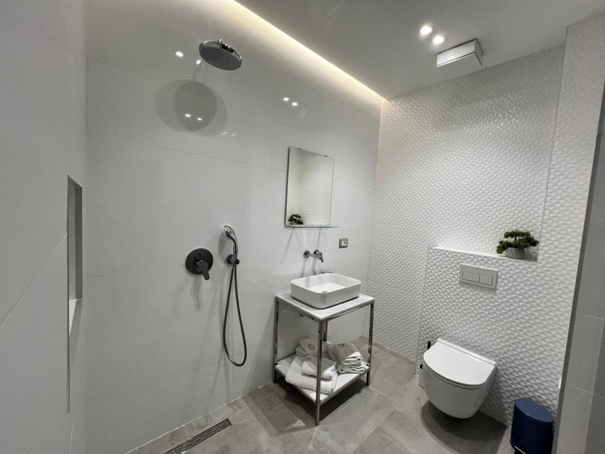 Enzo Rooms & Apartment Blloku 티라나 외부 사진