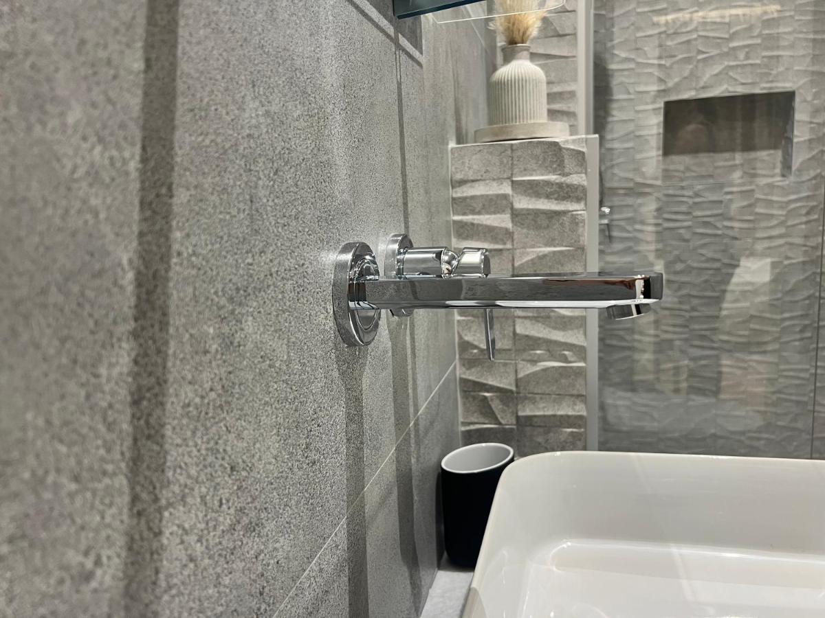 Enzo Rooms & Apartment Blloku 티라나 외부 사진