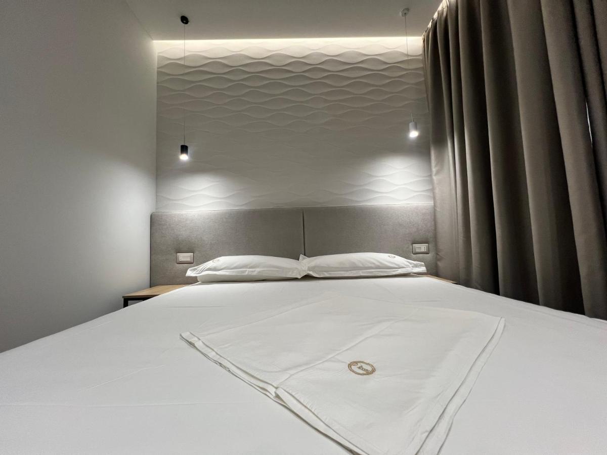 Enzo Rooms & Apartment Blloku 티라나 외부 사진