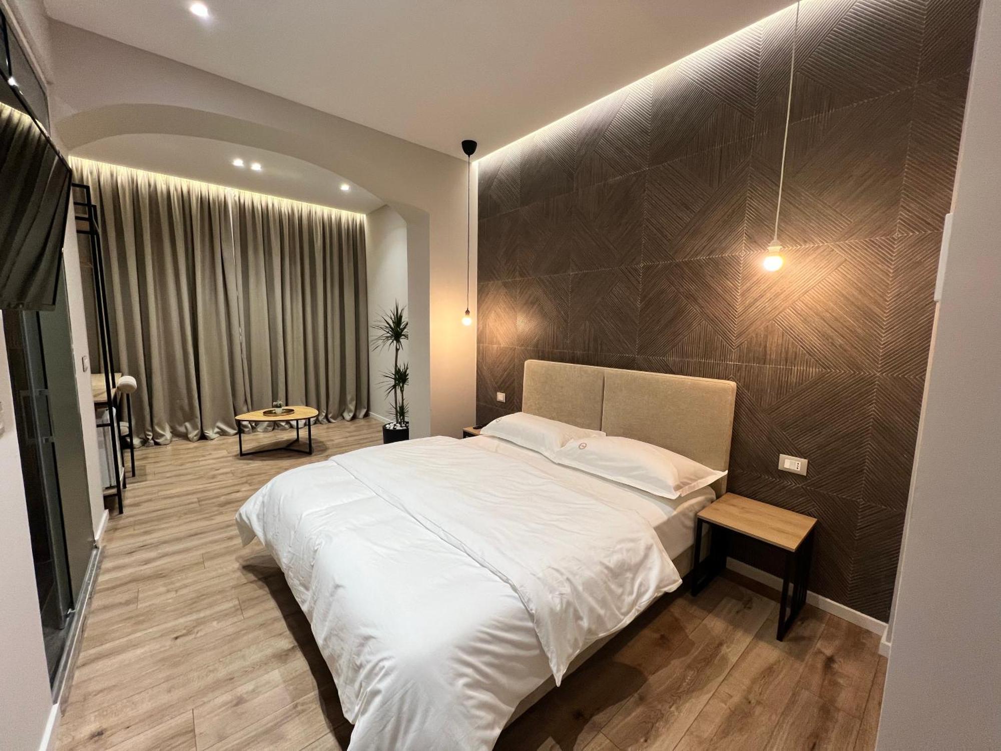Enzo Rooms & Apartment Blloku 티라나 외부 사진