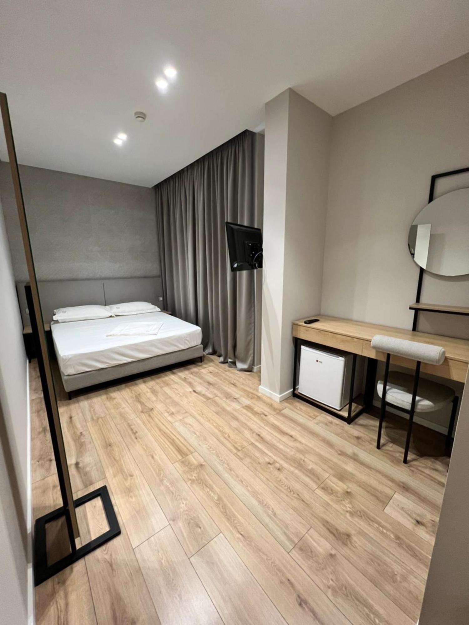 Enzo Rooms & Apartment Blloku 티라나 외부 사진