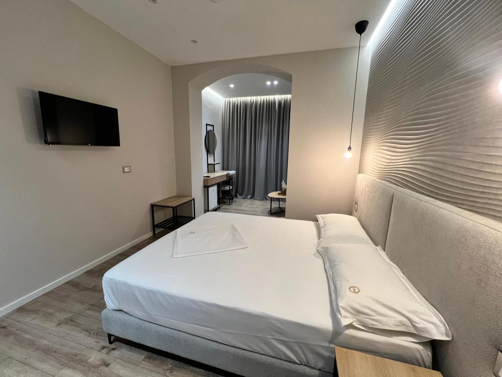 Enzo Rooms & Apartment Blloku 티라나 외부 사진