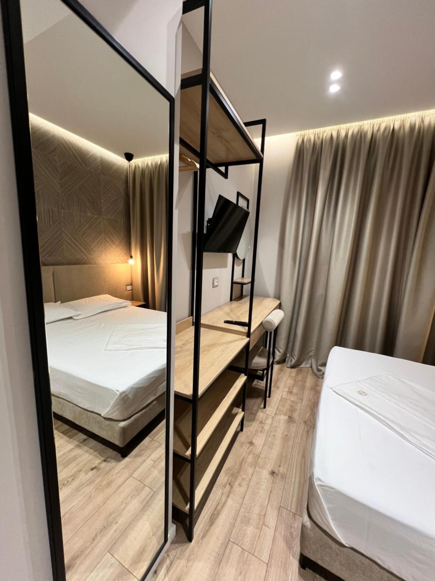 Enzo Rooms & Apartment Blloku 티라나 외부 사진
