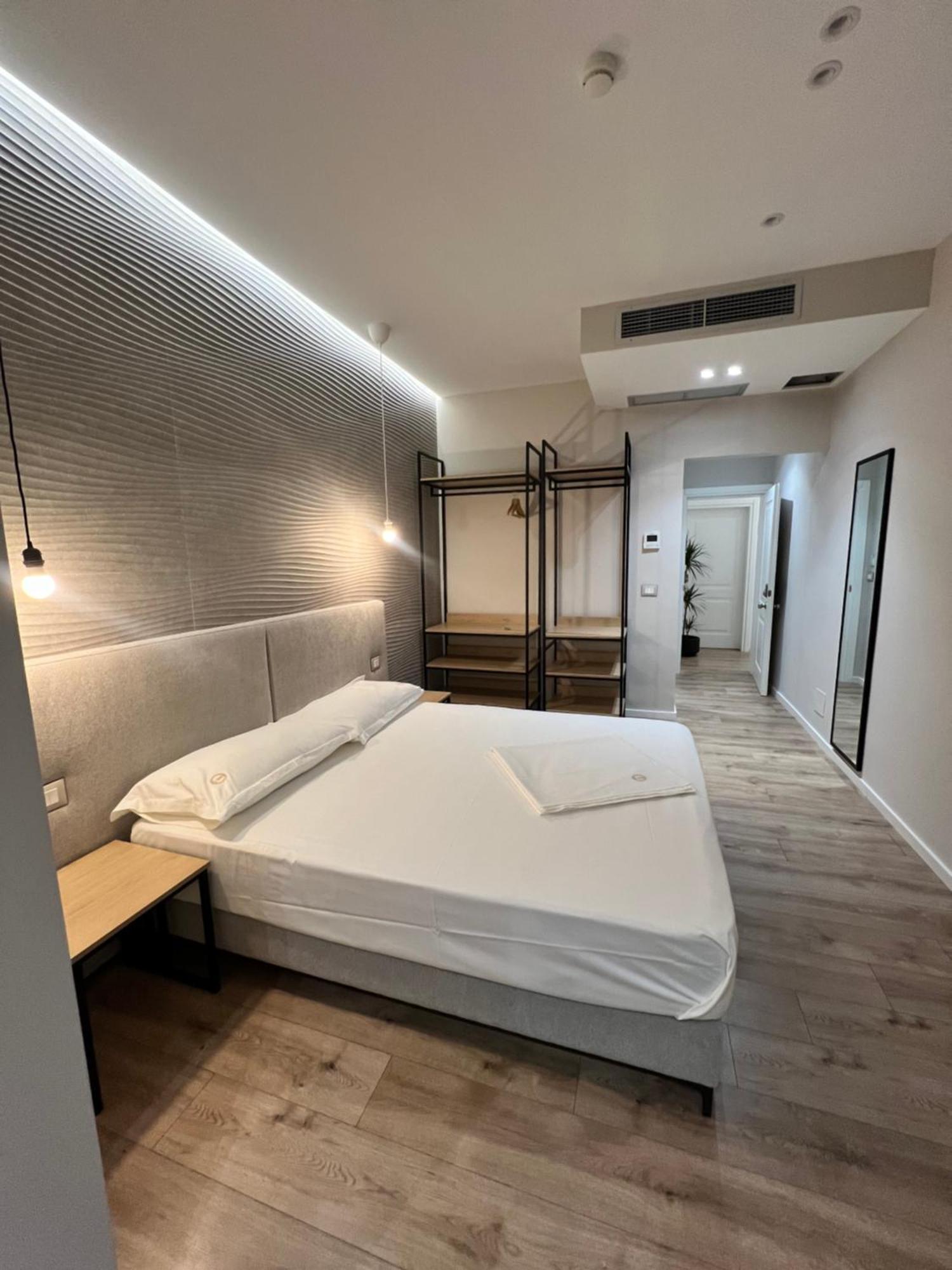 Enzo Rooms & Apartment Blloku 티라나 외부 사진